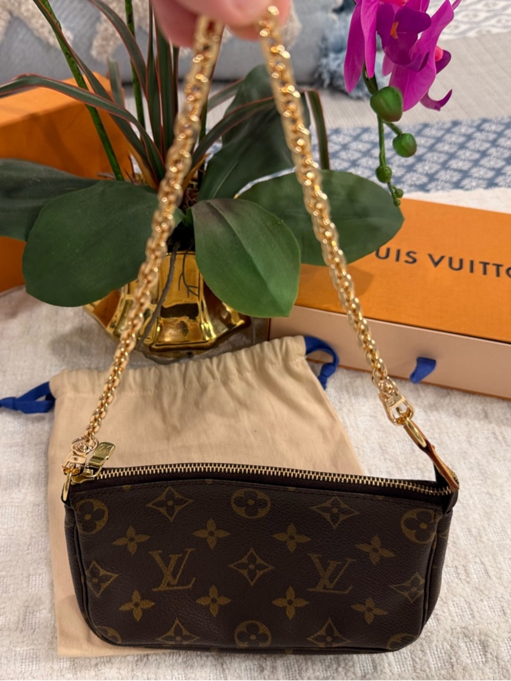 Louis Vuitton Monogram Chain Pochette in EUC! With Box, Dustbag - Picture 3 of 12